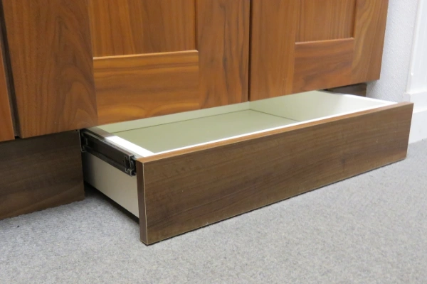 Skirting drawers to utilize dead space beneath